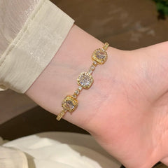 超輝く!クラシックなキューブ型ブレスレット