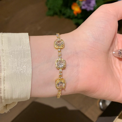 超輝く!クラシックなキューブ型ブレスレット