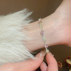 ピンクの四角形のエレガントなブレスレット