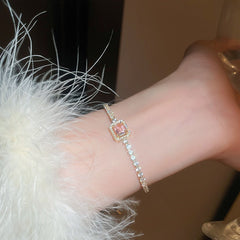 高級感!エレガントなスクエアダイヤモンド引手ブレスレット