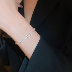 高級感!エレガントなスクエアダイヤモンド引手ブレスレット