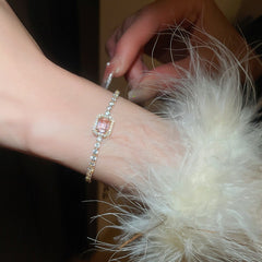 高級感!エレガントなスクエアダイヤモンド引手ブレスレット