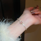 高級感!エレガントなスクエアダイヤモンド引手ブレスレット