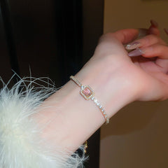 高級感!エレガントなスクエアダイヤモンド引手ブレスレット